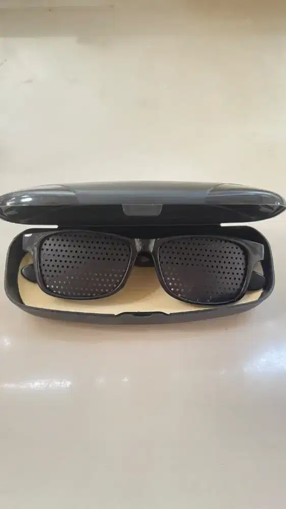 Pinhole glasses