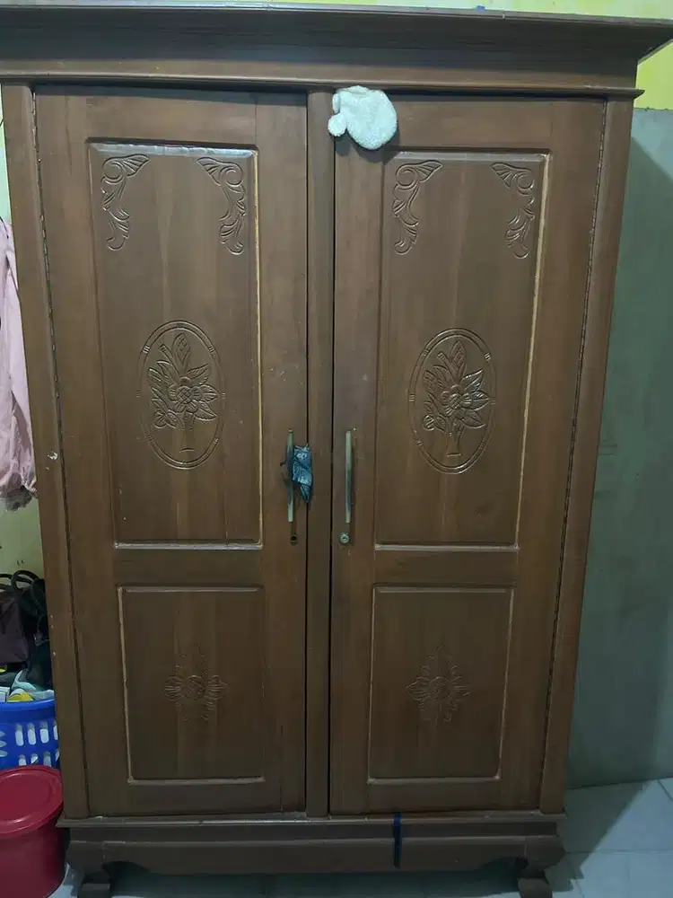Lemari Kayu Jati