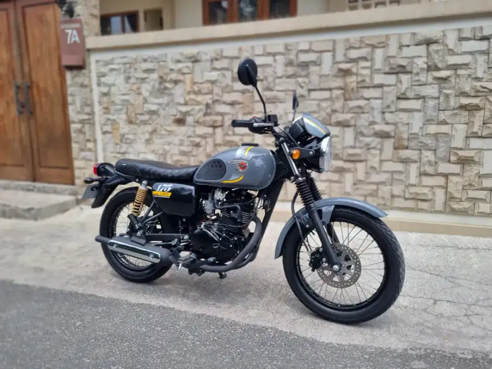 Kawasaki w175 like new no xsr 155