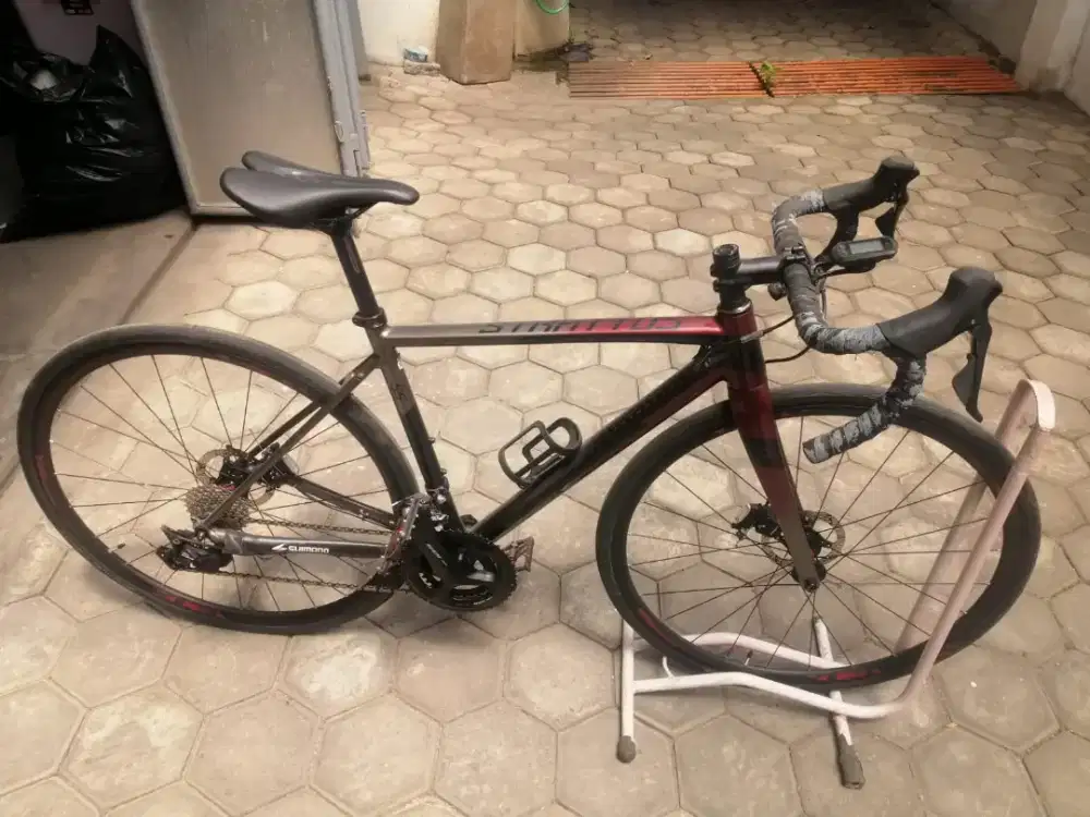 Sepeda roadbike Polygon sratos S5D