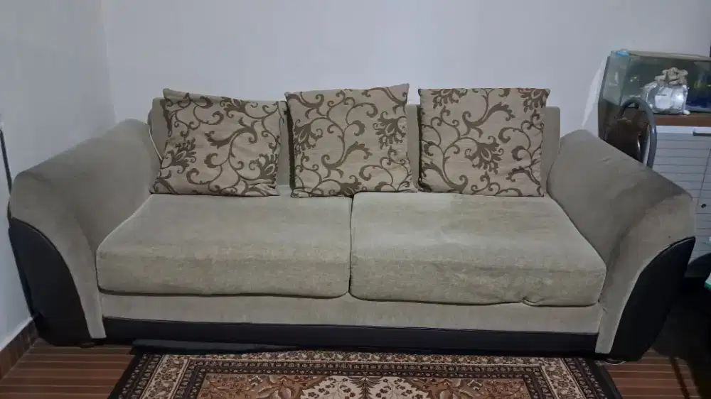 SOFA MERK COURT