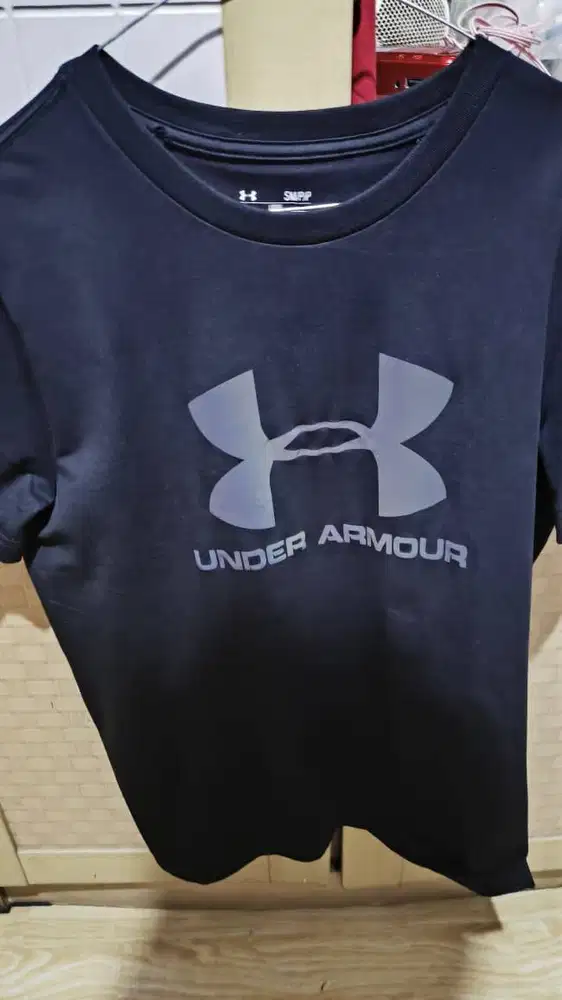 Kaos Under Armour Baju T-Shirt Hitam Original Preloved