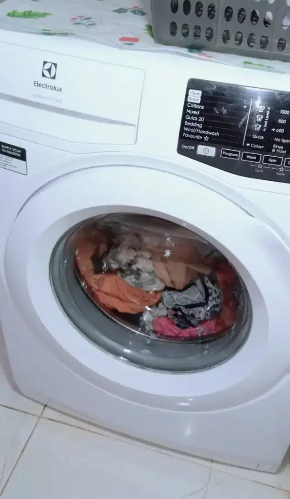 Mesin cuci frontloading Electrolux 8kg seri hijab,like new,nego