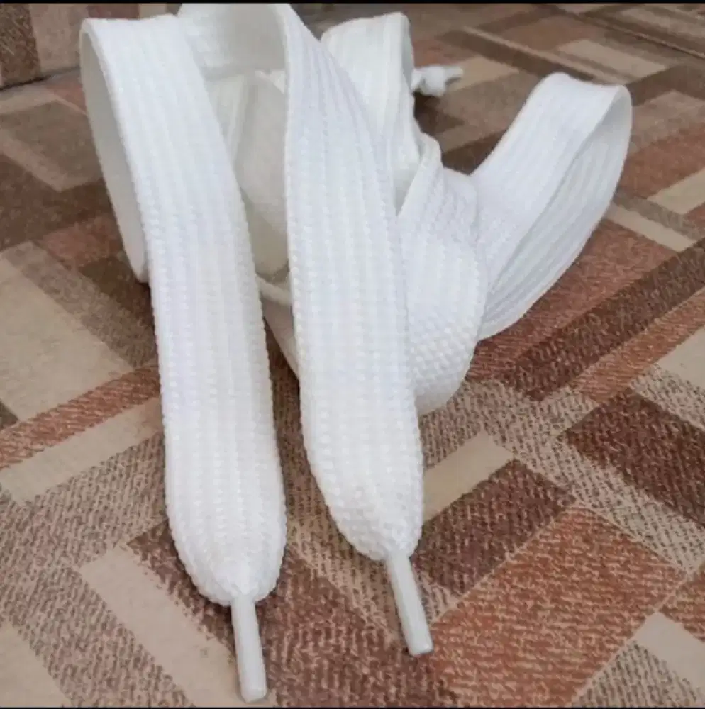 Tali sepatu jumbo gemuk