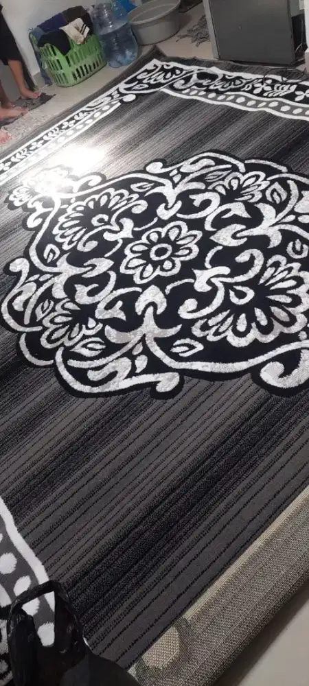 KARPET MOTIF MODELLION HITAM ABU