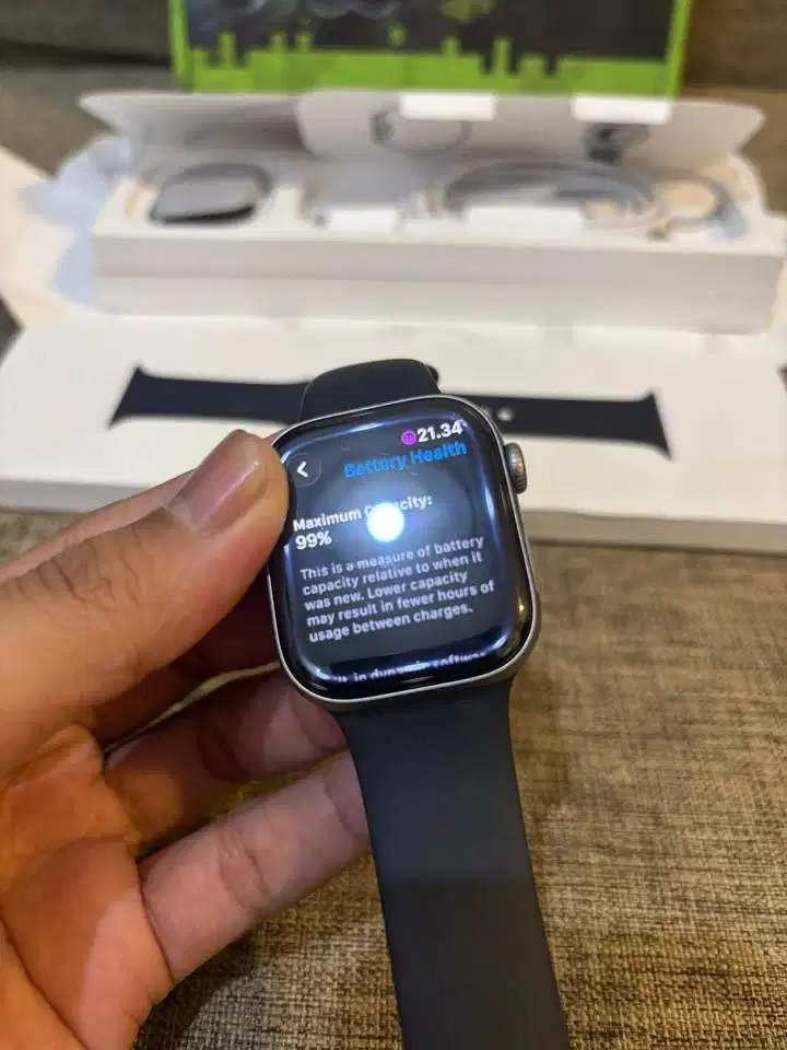 Apple Watch 11 Silver 42mm Garansi On (BH 99%)