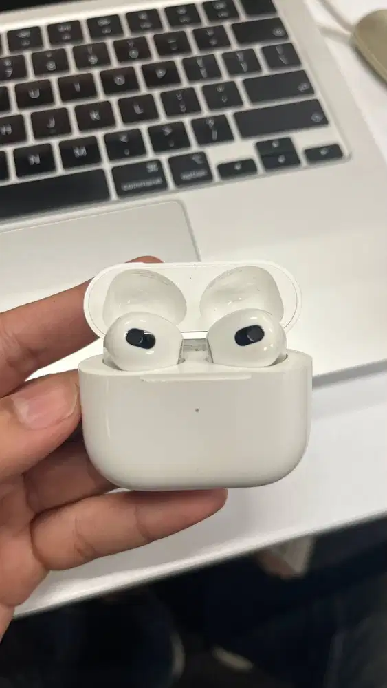 AirPods 3 MagSafe Charging Case