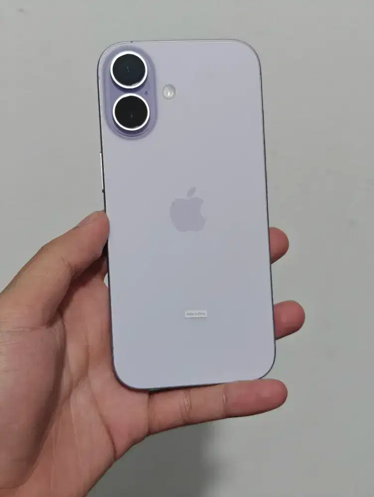 iPhone 17 basic 256 lavender garansi on Agustus 2027