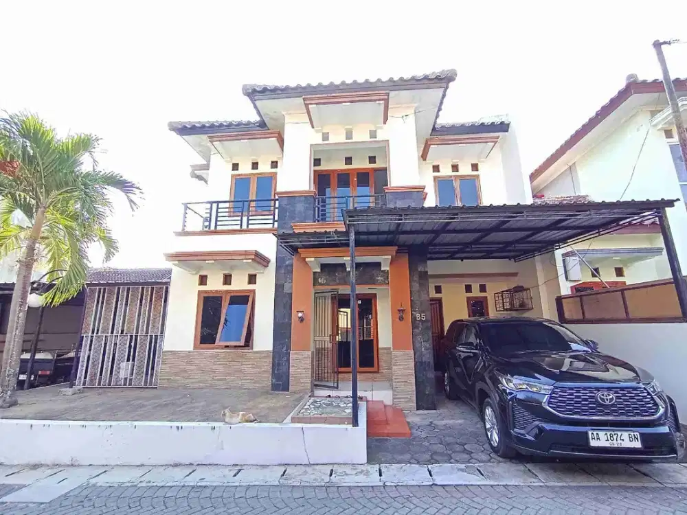 Rumah cantik 2lt dlm komplek Condongcatur
