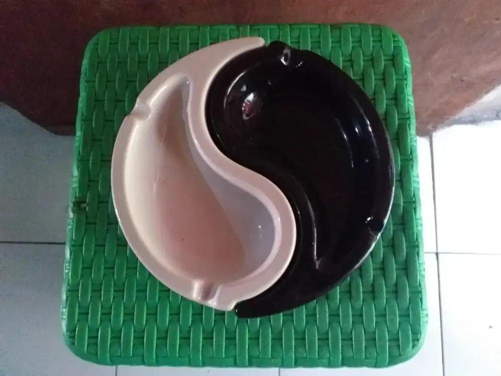 Asbak yin yan patung keramik antik asli