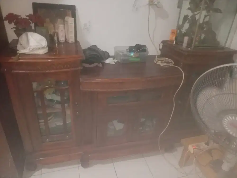 Dijual meja tv atau lemari kayu