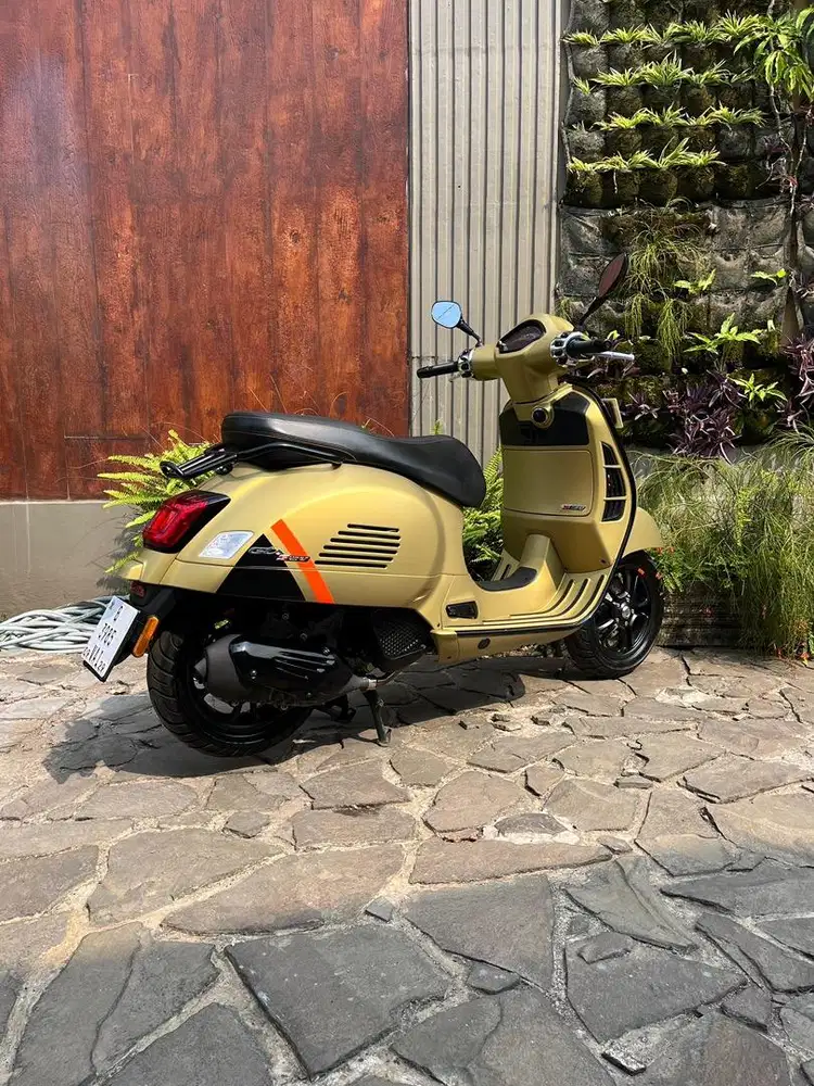 Forsale Vespa GTS super 150cc keyless ABS