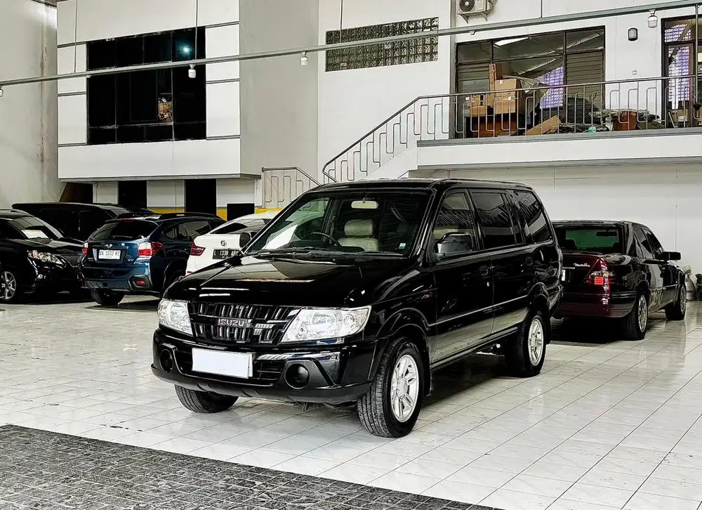 KM 68RB Isuzu Panther LM Smart Turbo 2013