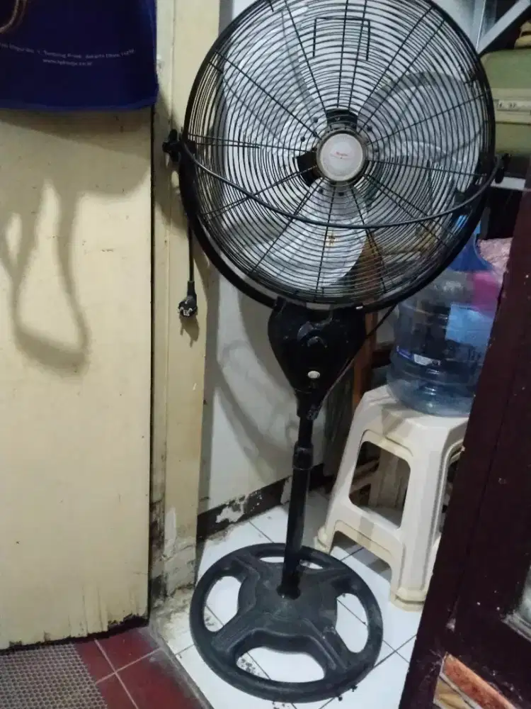 Maspion kipas anging ukuran paling besar