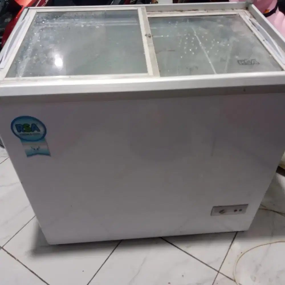 Dijual cepat freezer box RSA silding 170 liter
