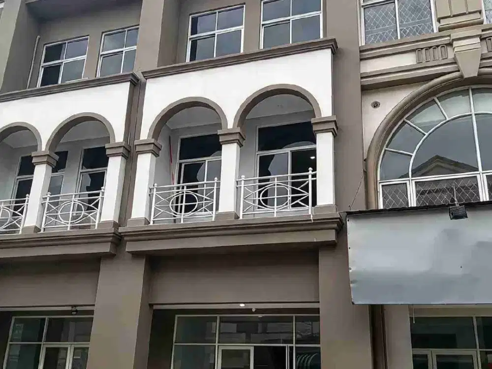 Disewakan Ruko 2.5 Lantai Siap Pakai Dalam Komplek Ruko Bebas Pungli Di Galaxy. Kota Bekasi