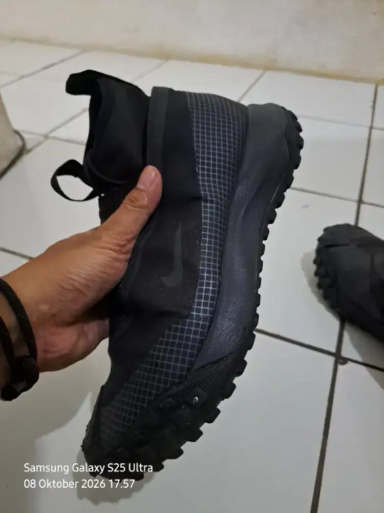 Sepatu ACG High Mountain warna hitam size 41 harga 400rb