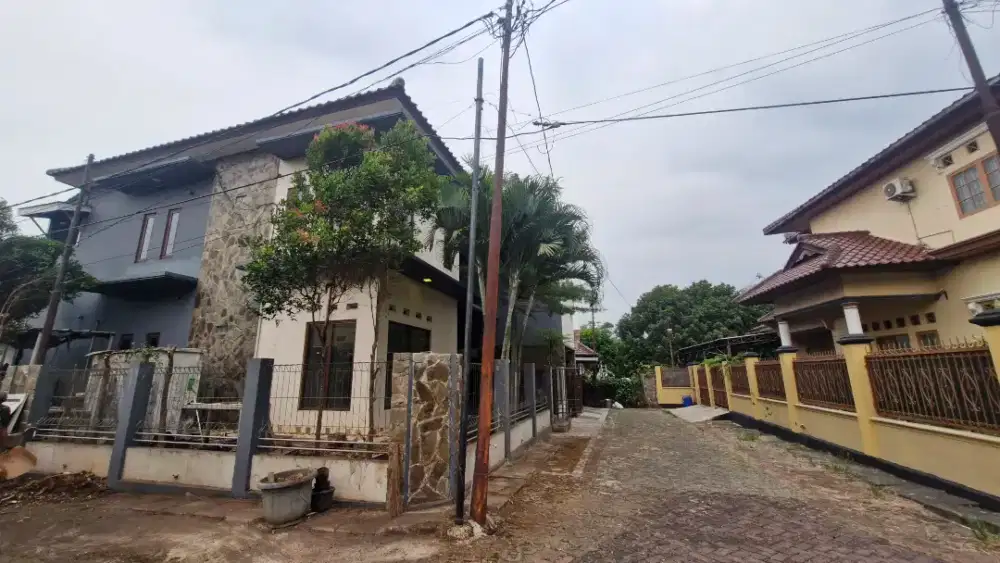 DISEWAKAN RUMAH CIRENDEU