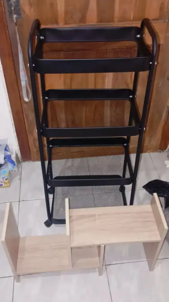 Rak Troli Besi 4 Susun Roda Serbaguna Pemakaian 2 Bulan