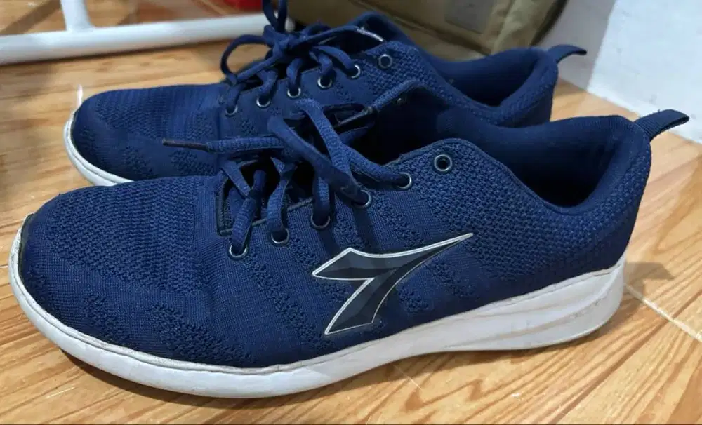 Sepatu Diadora Uk 45
