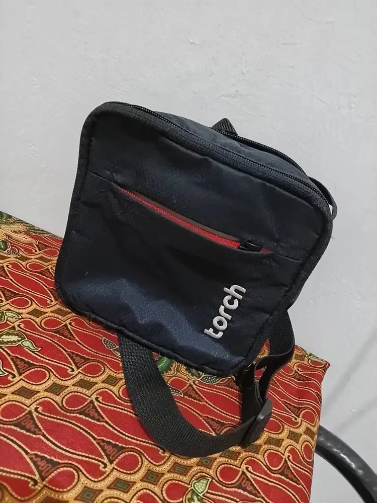 Tas Selempang Torch