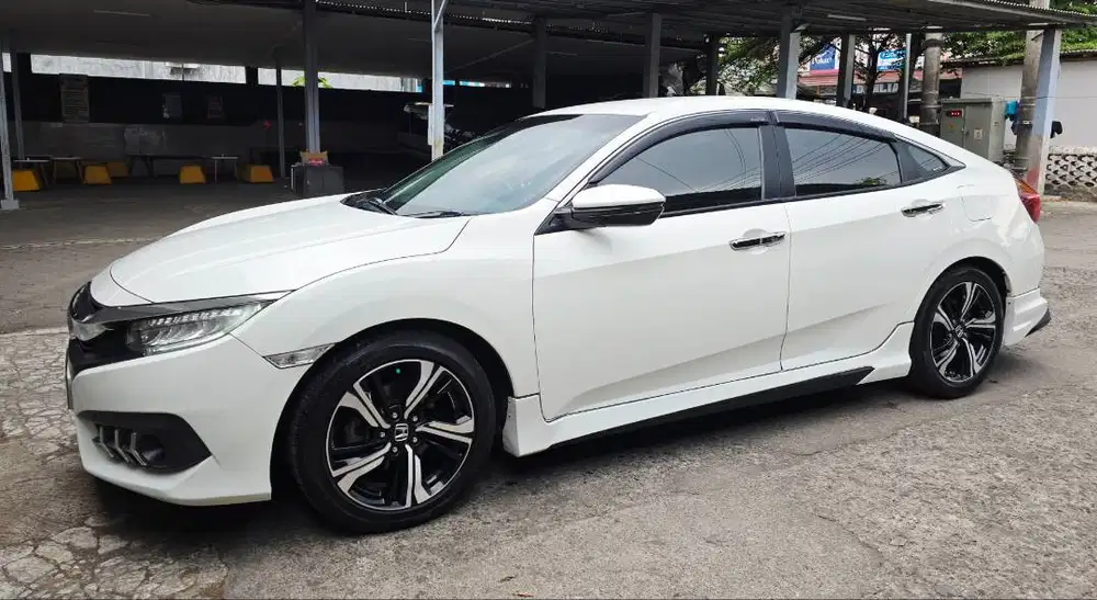 CIVIC SEDAN 1.5 PRESTIGE BENSIN TURBO