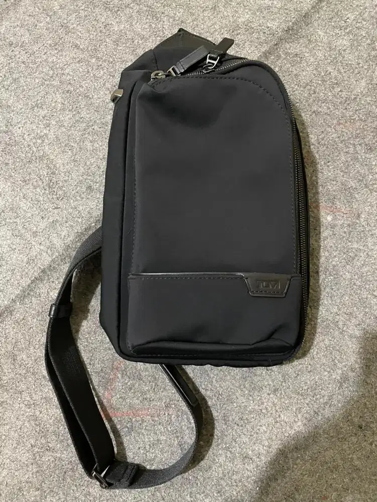 Tumi slingbag gregory
