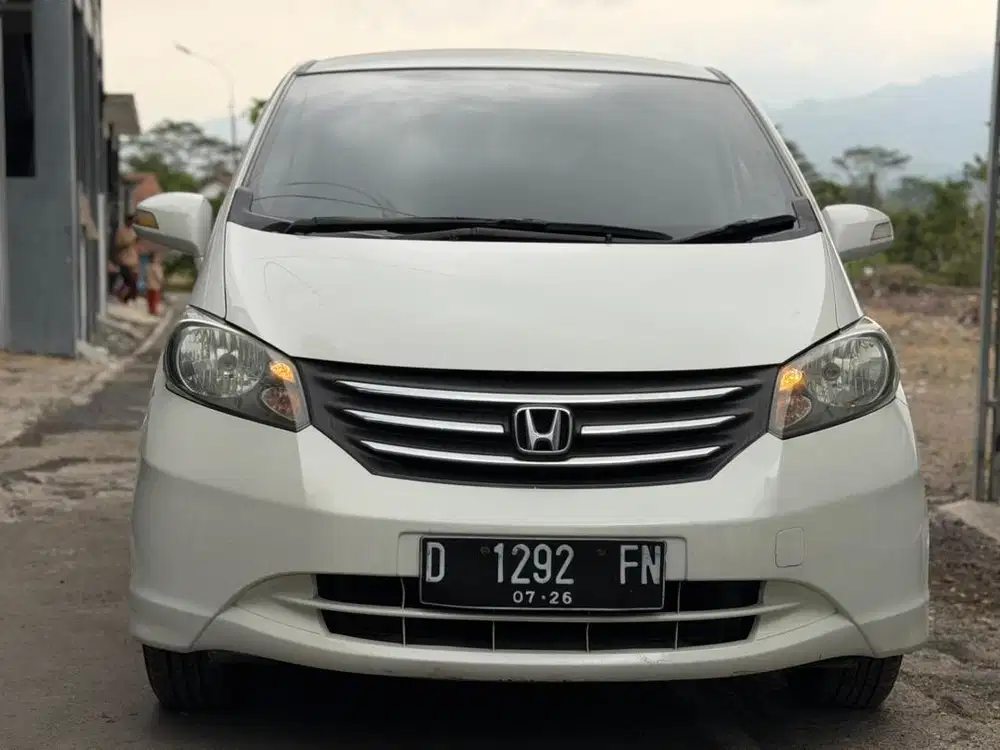 Honda freed psd 2011