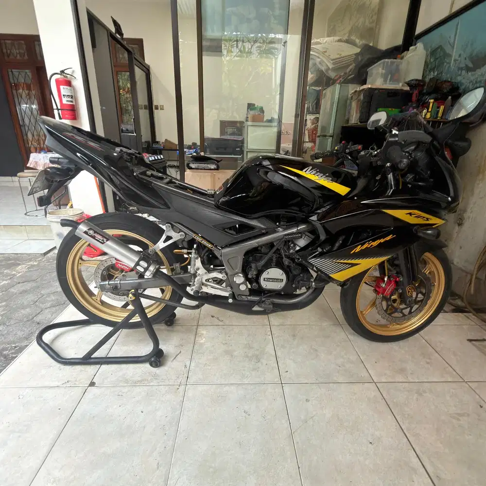 Kawasaki Ninja 150RR/ninja 150-RR merah modif hedon 2011,mewah