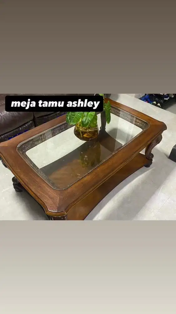 Di jual meja ashley informa