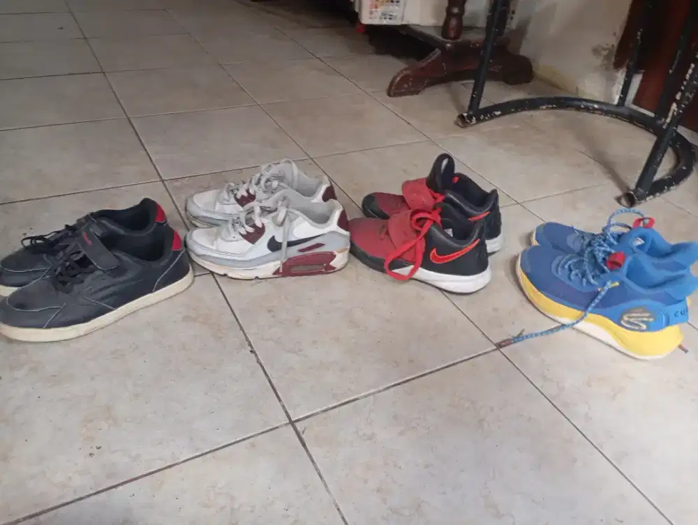 Jual Sepatu anak sudah tidak terpakai