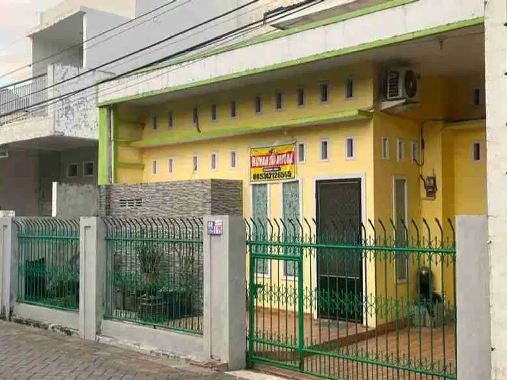 Dijual butuh rumah di komplek di jl hestaning sulsel