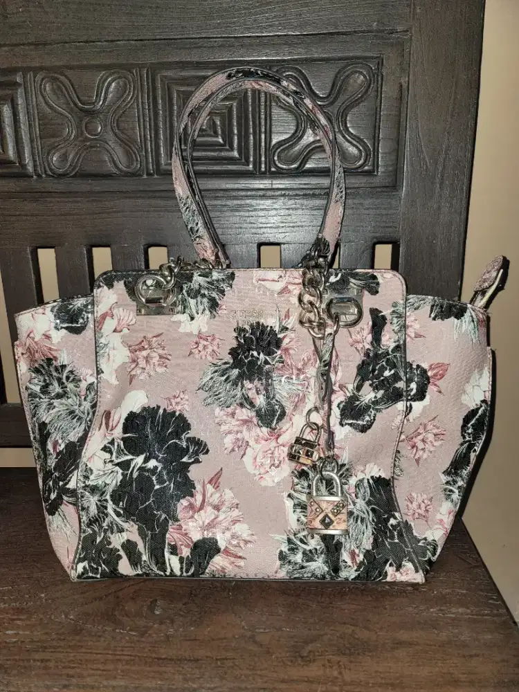 Tas Guess Halley Totebag Original