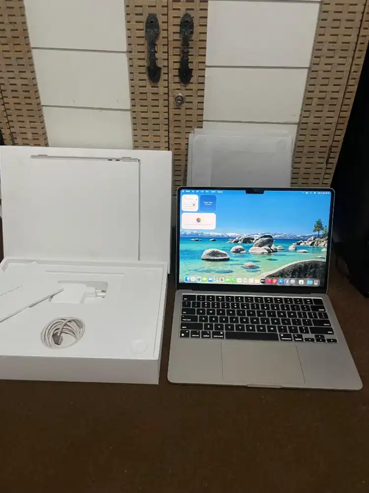 Macbook Air M3 15inch 16/256 iBox BNOB