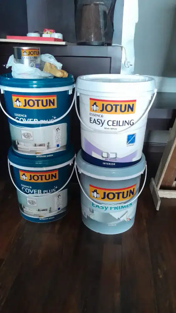Tukang cat dan bangunan