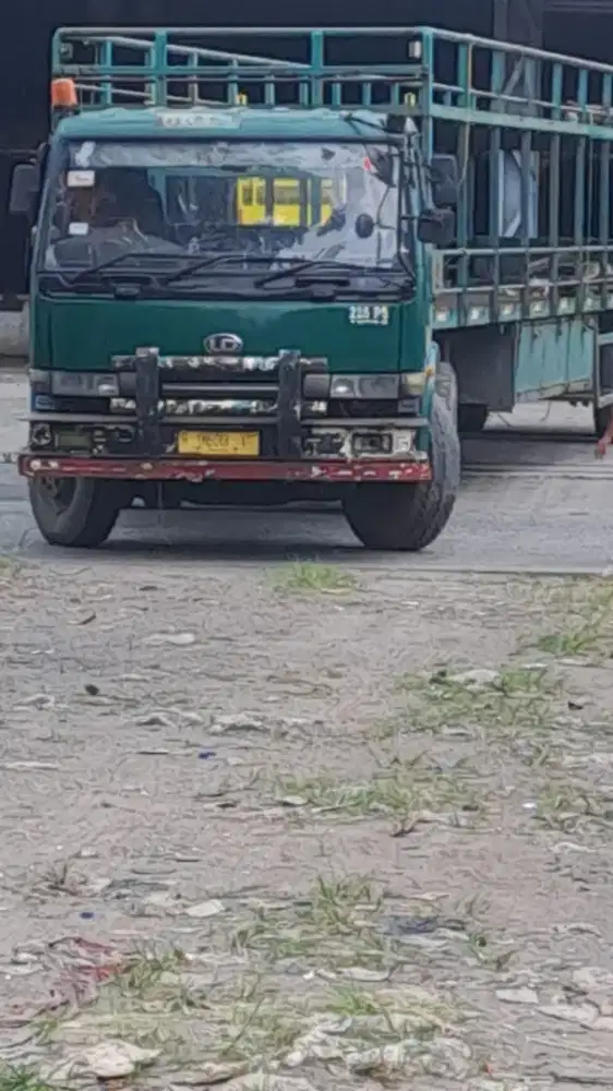 Dibutuhkan supir trailer yg amanah dan niat kerja!!