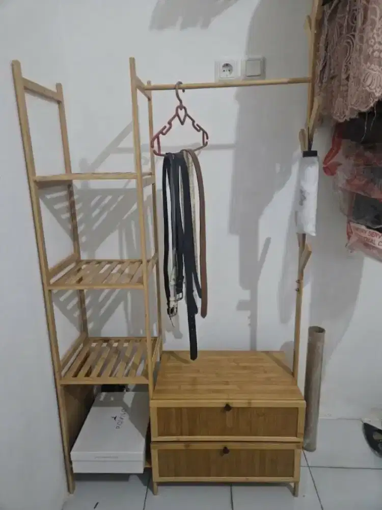 Rak Gantungan Baju Kayu/ Wardrobe Estetik  Pakaian 2 Laci Storage