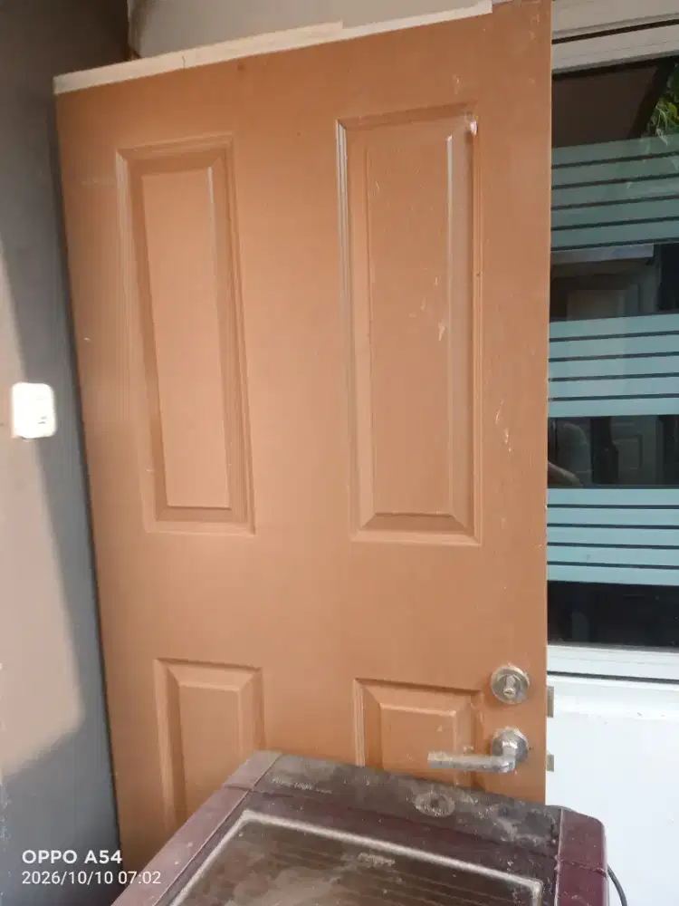Pintu bekas pakai bahan melamin bukan kayu
