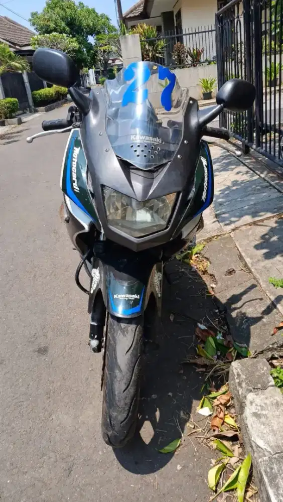 Di Jual Motor Kawasaki Ninja th 2012 komplit STNK + BPKB mulus