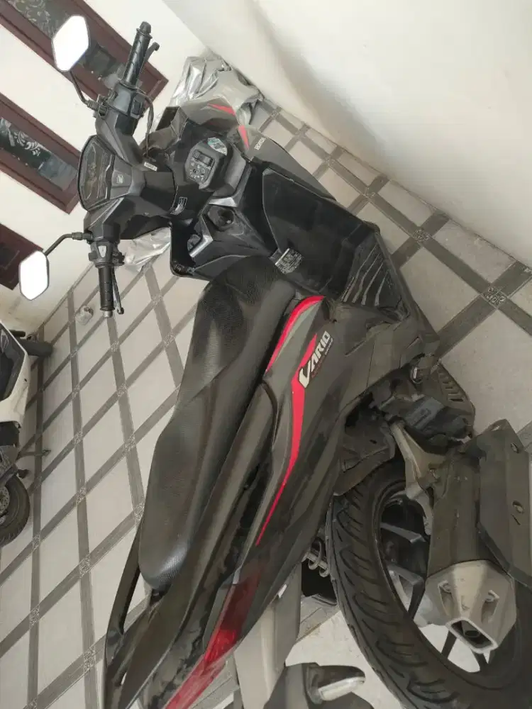 Vario hitam 2019