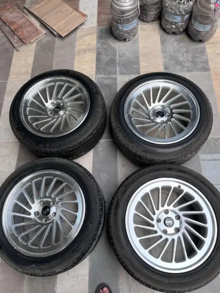 Velg Vossen ring 18x8,5-9,5 pcd 5x114,3 ban 235/55 R18