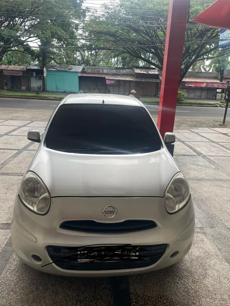Dijual mobil nissan march 2012 1.2 MT