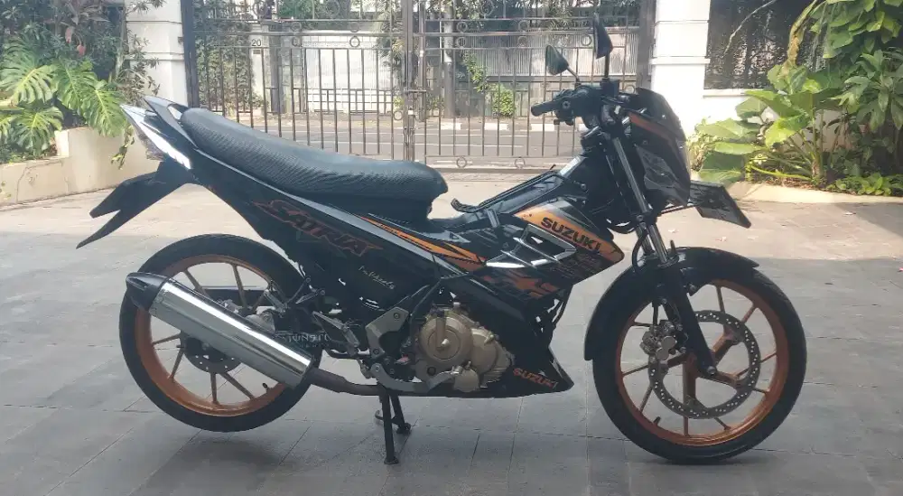 Suzuki satria tahun 2014 B DKI pajak panjang mulus low kilometer