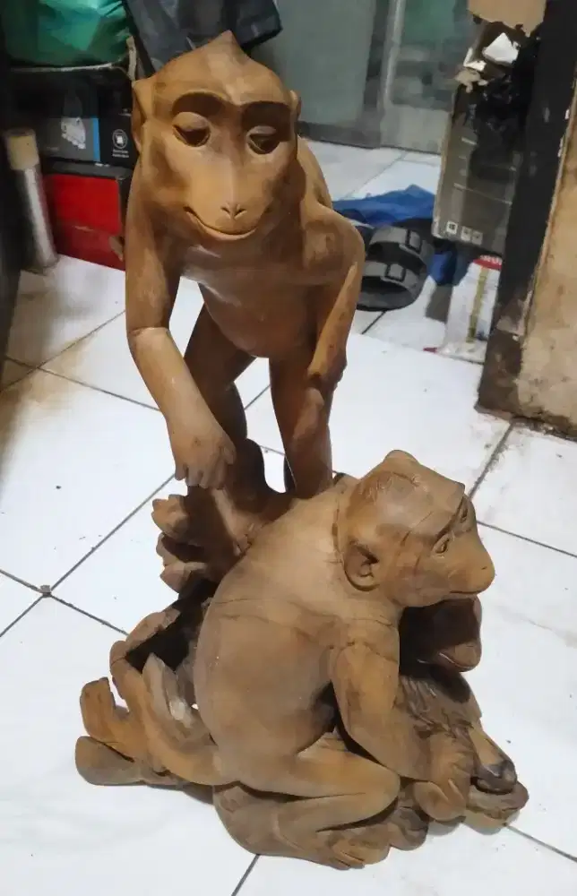 Patung 3 kera bahan kayu akar bawah , berat ,kuat anti rayap .