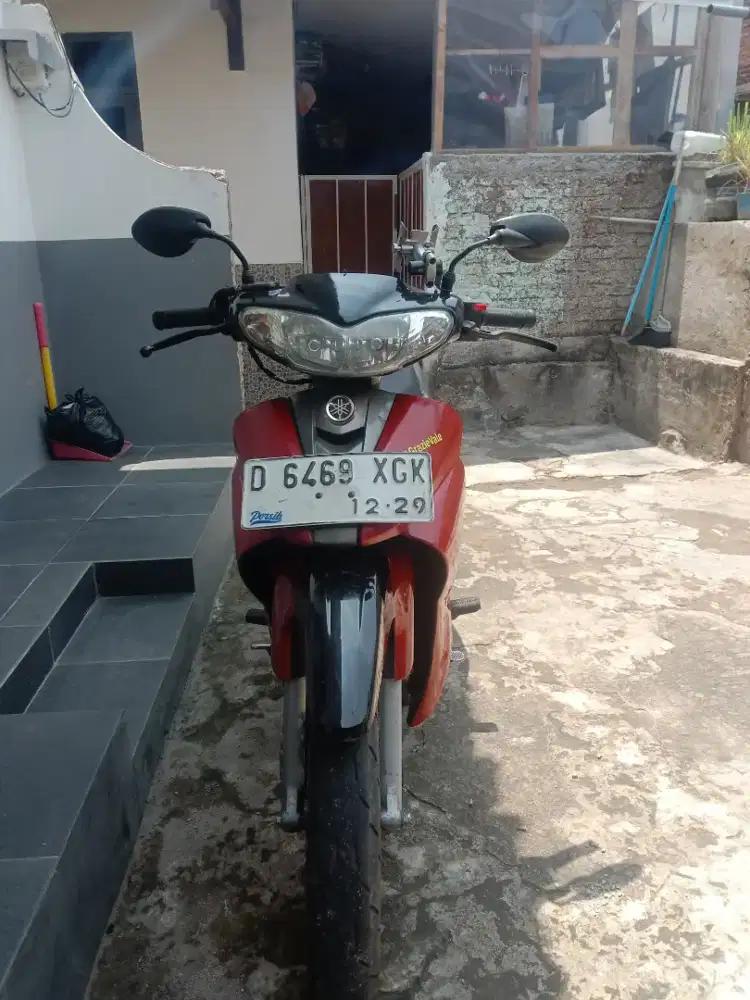 Jupiter z 2005 merah hitam
