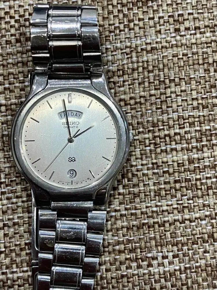 Jam tangan pria Seiko Q