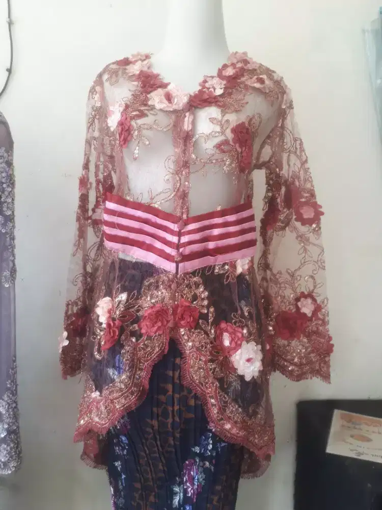 Dijual aja nih, kain kebaya,kebaya wisuda,kebaya pengantin