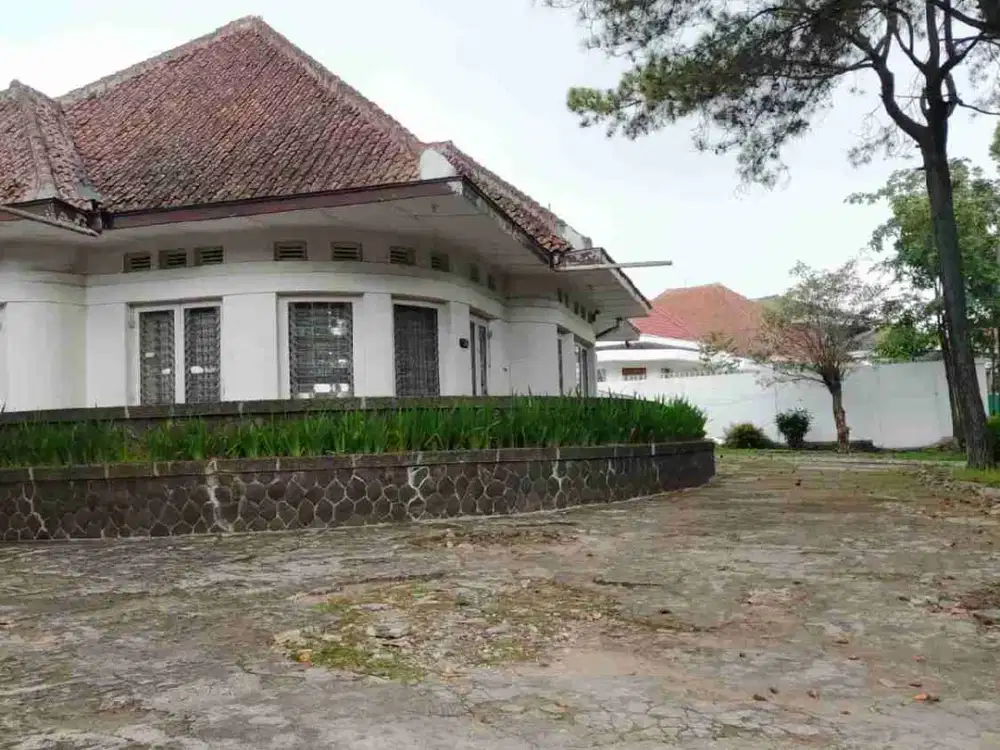 JUAL RUMAH BELANDA SURAT LENGKAP BISA BUAT KANTOR BANK CAFE