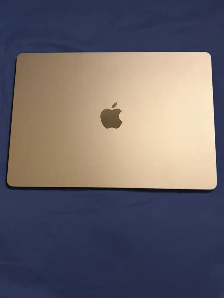 Macbook M5 15 16/512 Silver