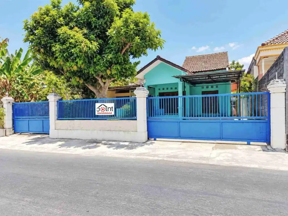 RUMAH DENGAN HALAMAN LUAS DEKAT JALAN RAYA BOYOLALI SANGAT MURAH